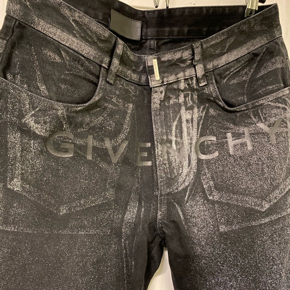 Givenchy - Picture 8 of 15